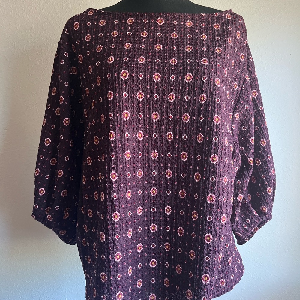 LOFT Maroon Patterned Textured Top - Picture 4 of 9